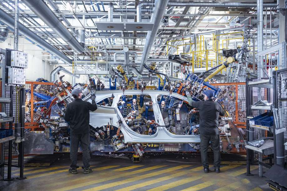 La economía del sector automotor incluye actividades de manufactura y comercialización de vehiculos.