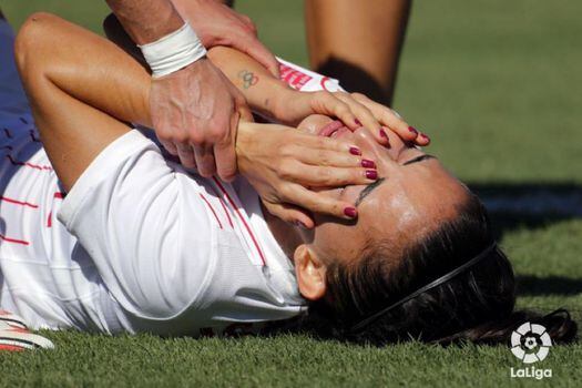 Isabella Echeverri tras su lesión el pasado 10 de octubre contra Athletic Club.
Crédito: Twitter @Isaeche11