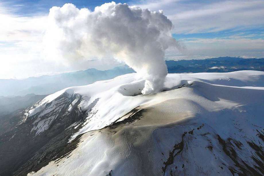 Foto del volcán Nevado del Ruiz. 