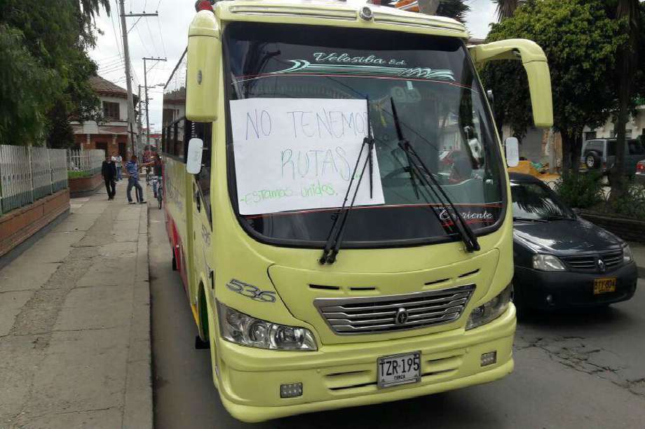 Conductores de transporte intermunicipal de Bogotá protestan por crisis económica 