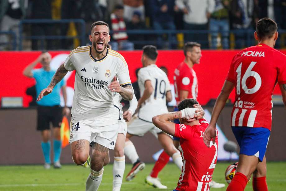 Joselu, del Real Madrid, celebra un gol en el tiempo extra de la semifinal de la Supercopa de España, ante Atlético de Madrid.