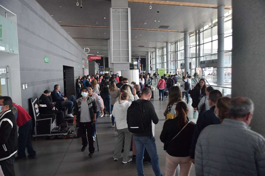 Migración Colombia recomienda registrarse en Biomig para evitar congestiones en el aeropuerto.