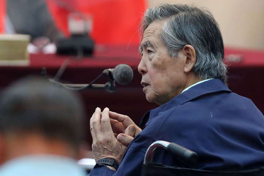 Fujimori abandonó en diciembre pasado la prisión en la que cumplía 25 años de cárcel por delitos de lesa humanidad, luego de que el Tribunal Constitucional restableció el indulto que le otorgó en diciembre de 2017 el entonces presidente Pedro Pablo Kuczynski. 