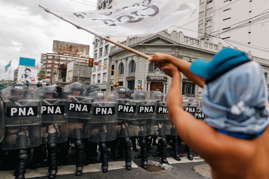 El 18 de marzo, organizaciones sociales salieron a las calles para protestar contra el ajuste del Ejecutivo de Javier Milei en Argentina.
