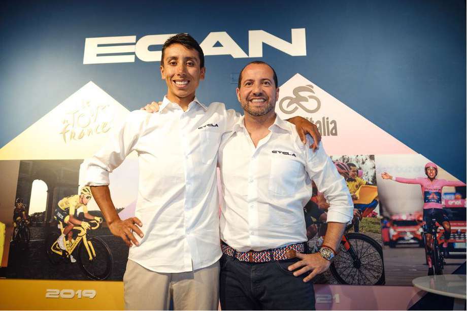 El ciclista colombiano Egan Bernal (izq) y el empresario Camilo Reina, socios fundadores de Cycla.