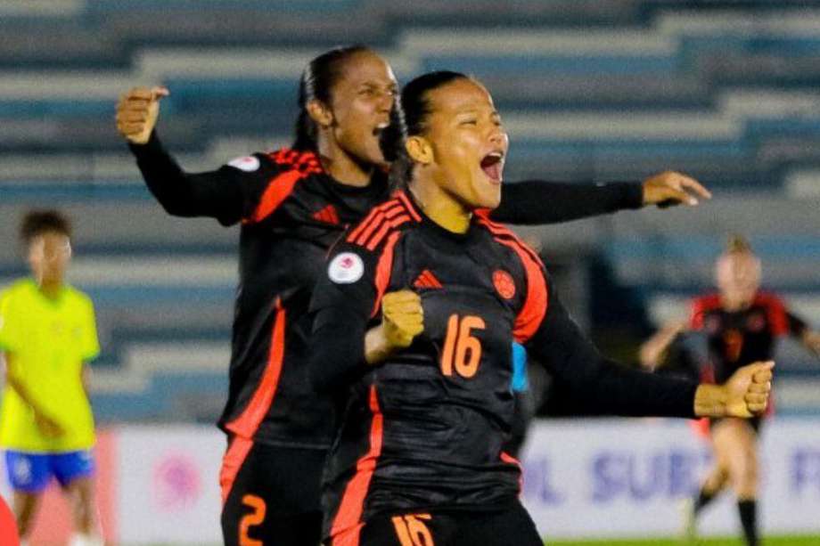 Juana Ortegón, de golpe de cabeza, anotó el primer gol en la victoria de Colombia frente a Brasil.