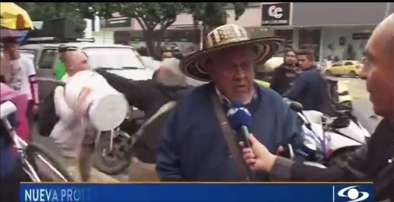 Video: emisión en vivo de ‘Noticias Caracol’ terminó a los golpes