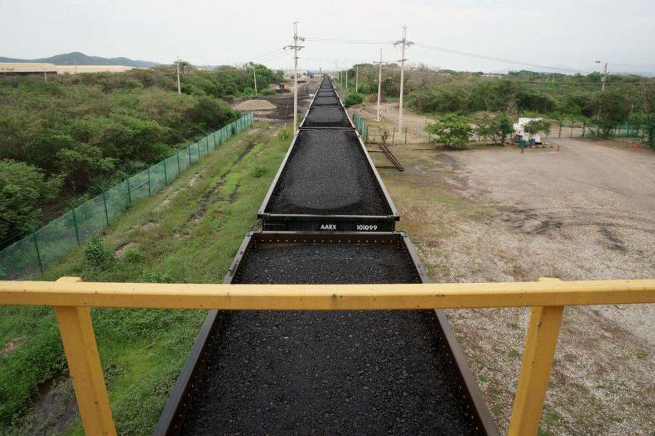 El tren del Cerrejón comunica a la mina de carbón con Puerto Bolívar.