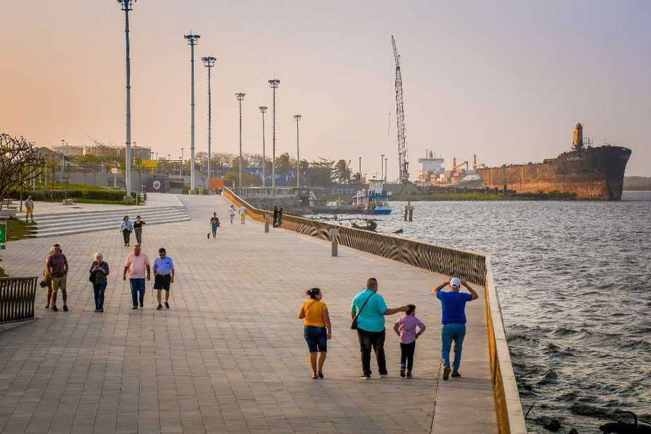 La Procuraduría indaga sobre el manejo de vertimientos en todos los municipios del Atlántico , y las alternativas para su eliminación a la altura del Gran Malecón del Río (foto).
