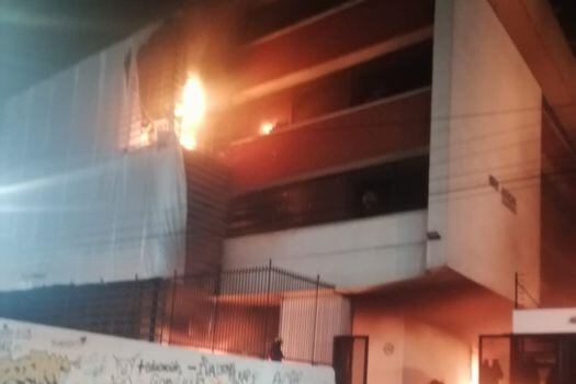En las protestas que se habían adelantado el domingo 30 de mayo, varios encapuchados también intentaron incendiar el palacio de Justicia de Facatativá.