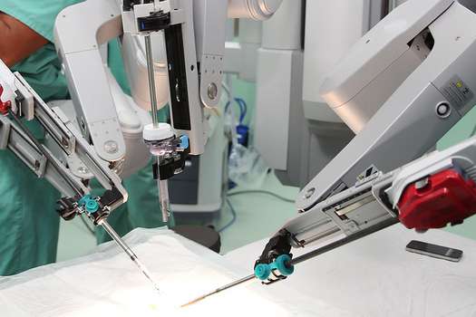Hoy, los ingenieros están dando pasos hacia la construcción de máquinas independientes que no solo pueden cortar o suturar.