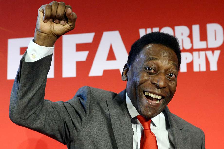 Brazilian football legend Pele gestures at the end of press conference as part of France's stage of the French stage of the World Cup trophy world tour, on March 10, 2014 outside the Hotel de Ville in Paris. The FIFA World Cup trophy arrived with its ambassador Pele in Paris on March 9, 2014 and will be exhibited on the Hotel de Ville plaza until March 10. AFP PHOTO / FRANCK FIFE