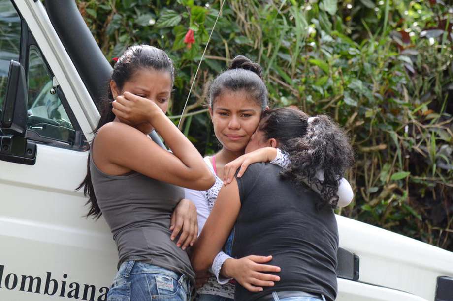 A las 5 de la tarde del jueves, las familias de 12 mineros se enteraron de que sus seres queridos había quedado atrapados en el socavón de La Cancha. / Luis Benavides