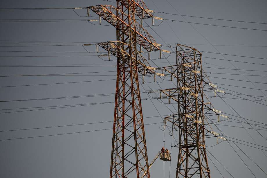 ACIEM presenta propuestas para control de las tarifas eléctricas.