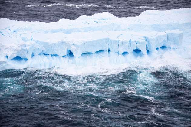 Los icebergs producen tsunamis submarinos que revuelven el océano