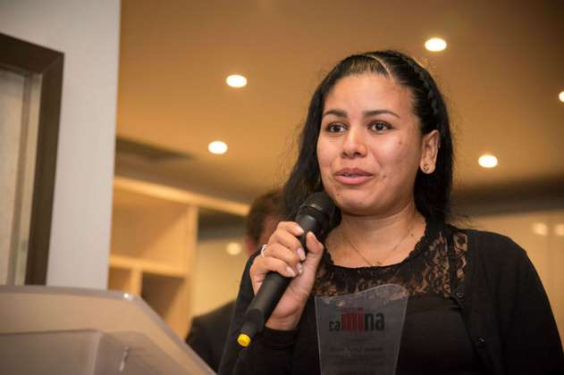 Mileyni Ramírez recibe premio por defensa de víctimas de minas antipersona