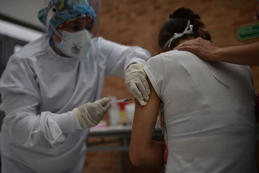 Centro de atención sociosanitaria Balcanes para la vacunación contra el Covid_19 y atención de habitante de calle en la localidad de San Cristóbal en Bogotá