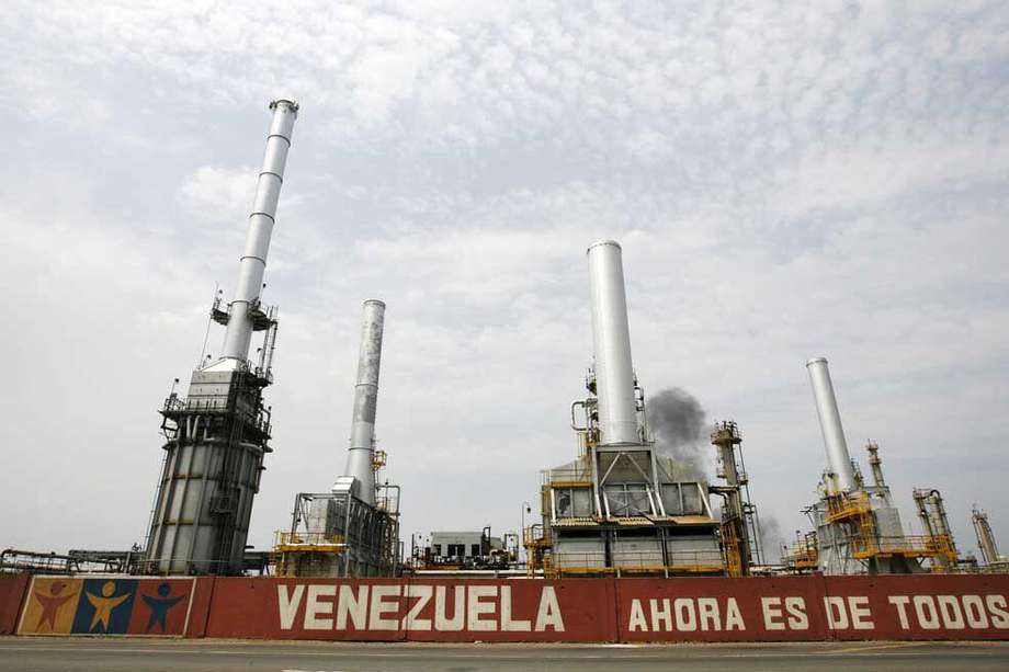 Venezuela cuenta con unos 197 billones de pies cúbicos de reservas probadas de gas natural, la octava mayor del mundo, así como con los mayores yacimientos de petróleo del mundo.