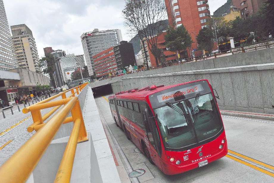 Los cierres de tres estaciones de Transmilenio en el centro de Bogotá se extenderán todo el día.