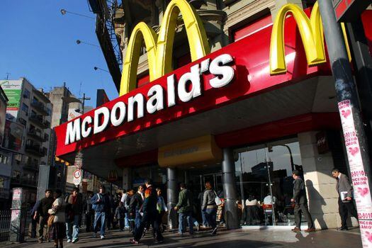 El acto violento ocurrió en un McDonald's de Nueva York.