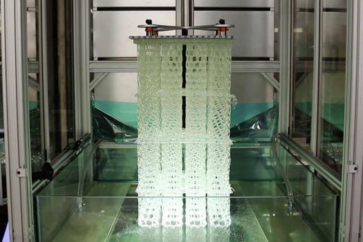 Una impresora 3D de 3,96 metros de altura que estará disponible comercialmente en un año y medio. / EFE
