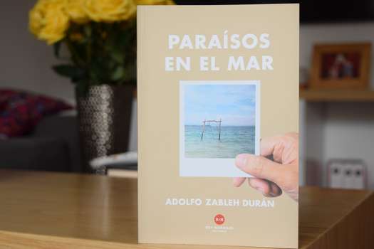 "Paraísos en el mar" fue publicado este año por Rey Naranjo editores.