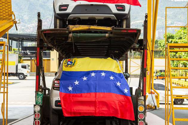 Colombia exporta los primeros vehículos a Venezuela