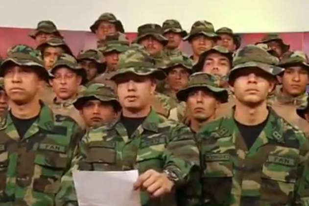 Militares venezolanos en el exilio desconocen a Maduro y respaldan a Guaidó