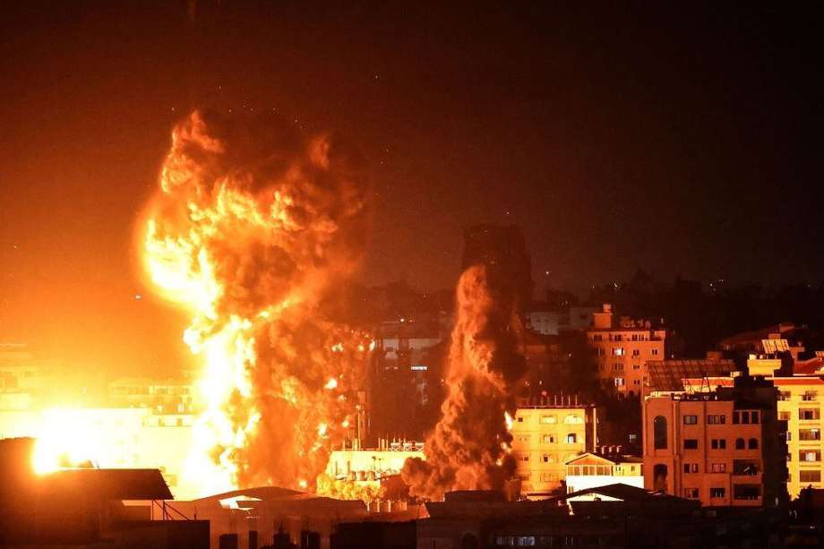 Durante las últimas noches  los ciudadanos de Gaza no han dejado de escuchar los bombardeos israelíes.