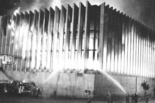 El Palacio de Justicia fue tomado por la guerrilla del M-19 el 6 de noviembre de 1985, y retomado por el Ejército.