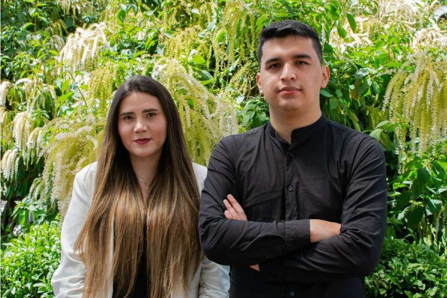 Karen Vanessa Quintero Martínez y David Efrén Ortega Sotelo, ganadores del Premio CPB por su trabajo "La comunidad de paz resiste".