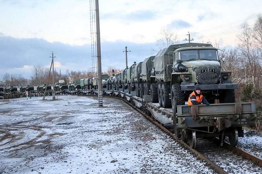 Mientras que Rusia pide a la OTAN que no expanda su influencia en Europa del este, la organización pide el retiro de tropas rusas de la frontera con Ucrania.