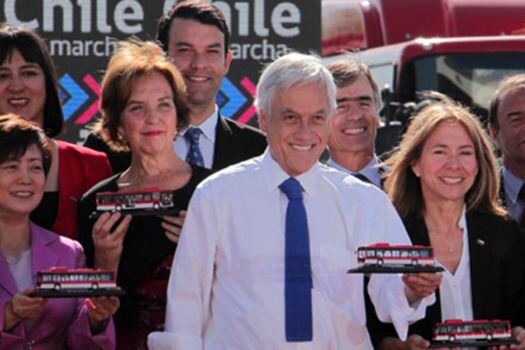 Presidente Piñera presenta los primeros cien buses eléctricos para el Transporte Público de Santiago.
 / Transantiago