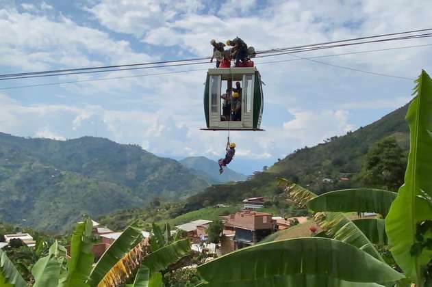 Cinco personas quedaron atrapadas tras falla del cable aéreo en zona rural de Medellín