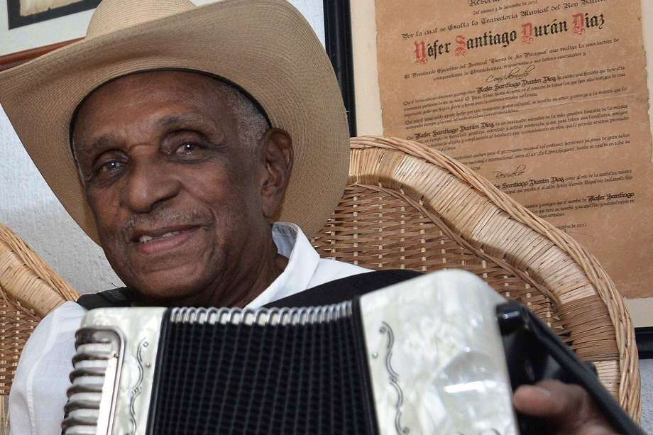 El acordeonista Nafer Durán fue homenajeado por su 90 cumpleaños en El Paso, Cesar.