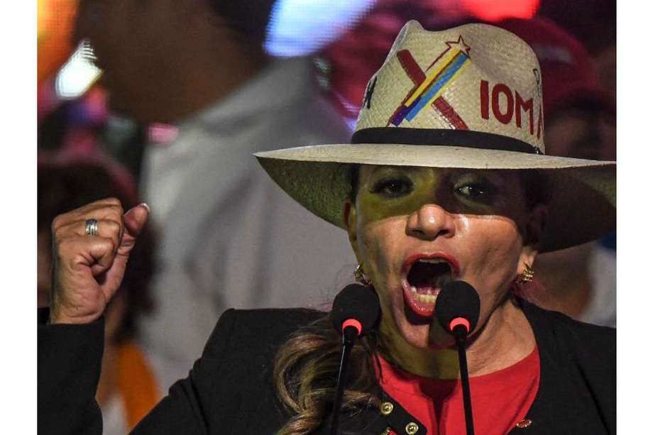 Xiomara Castro prometió apoyar los derechos reproductivos de la mujer: propuso la despenalización del aborto por tres causales y la aprobación de la píldora anticonceptiva de emergencia (PAE). 