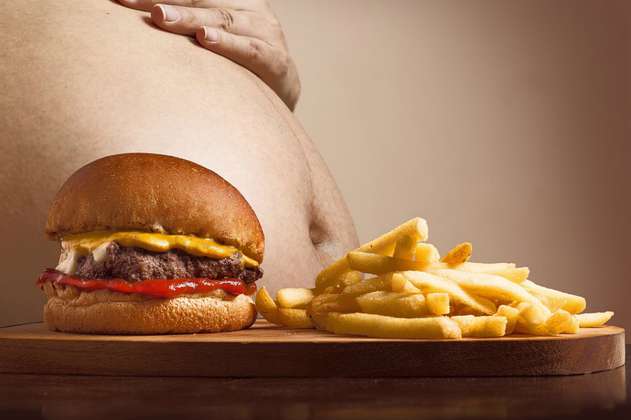 ¿Comer rápido o dormir poco engordan?