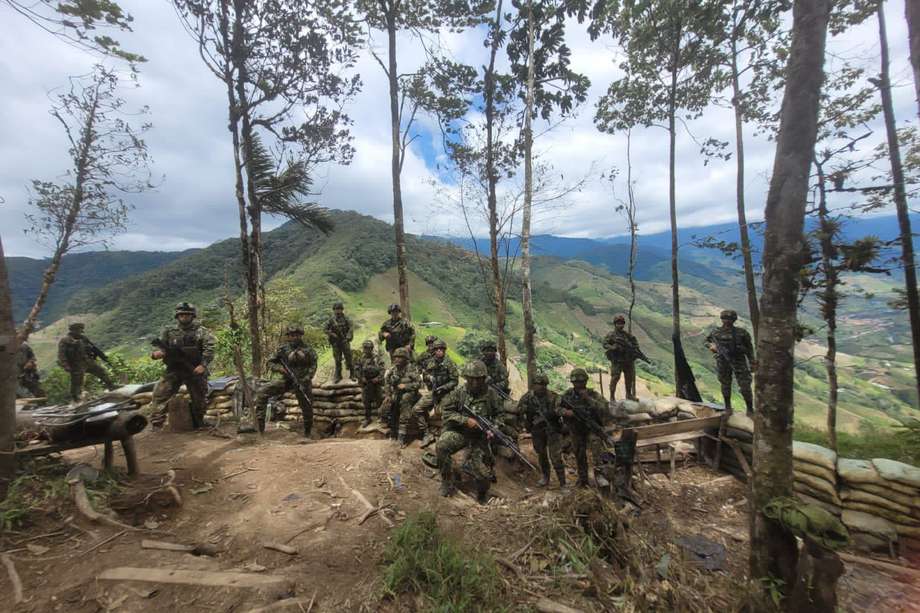 Según el Ejército, las disidencias de las FARC instrumentalizan a la población civil para impedir las acciones militares en la zona.