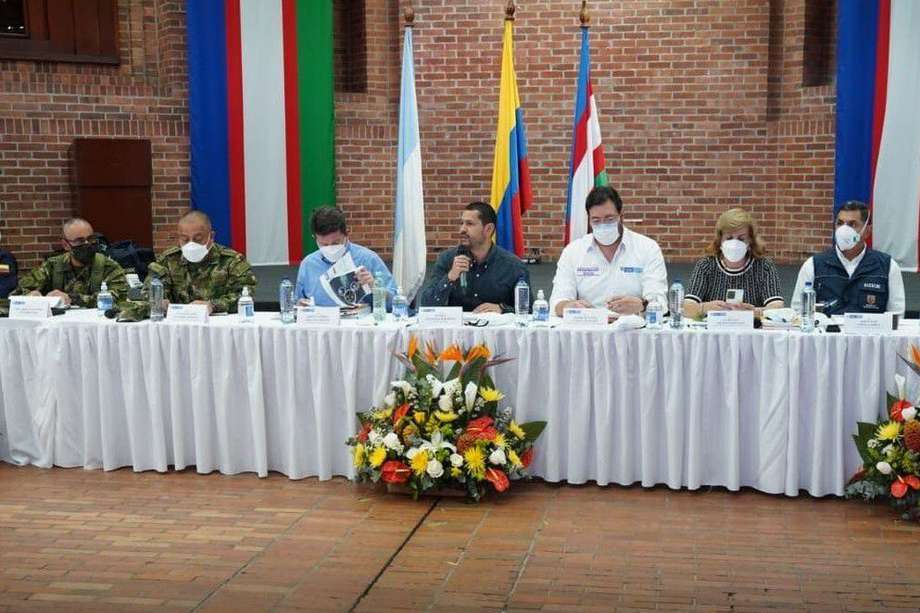 Al encuentro asistieron los ministros Diego Molano y Daniel Palacios, así como el alcalde de Cali, Jorge Iván Ospina, y la gobernadora, Clara Luz Roldán.