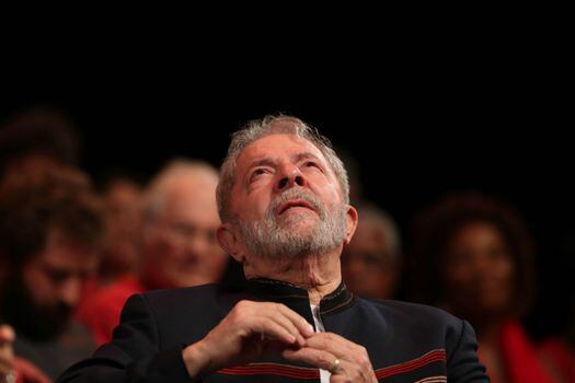 El expresidente brasileño Luiz Inácio Lula da Silva paga una pena de ocho años y 10 meses de cárcel por corrupción y lavado de dinero.  / EFE