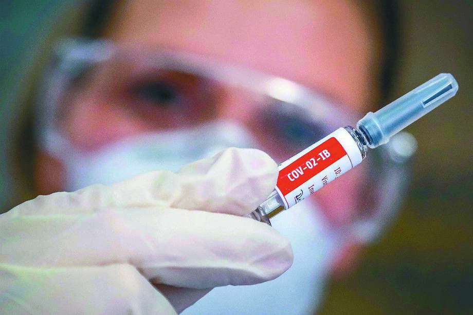 El experimento en Serrana, Brasil, se realizó con la vacuna china Coronavac e intenta medir la reducción de la tasa de contagio del coronavirus./ AFP