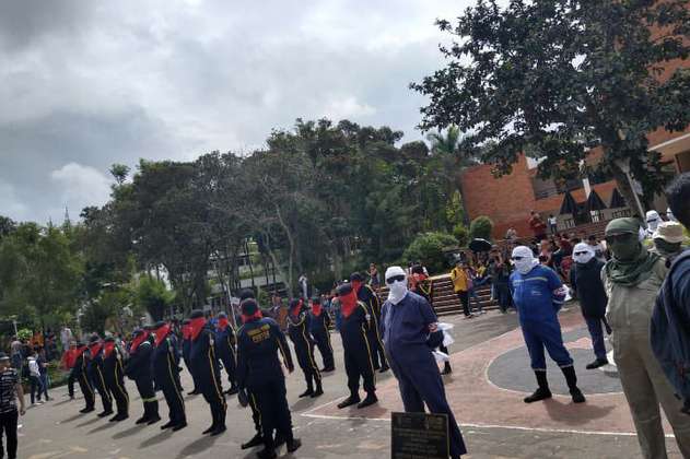 Evacúan la UIS tras el ingreso de encapuchados a la universidad en Bucaramanga