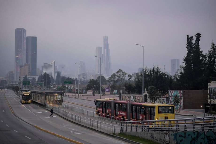 En febrero y marzo, el aire presentará mayor concentración de contaminantes en Bogotá.