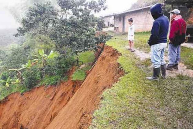 Un muerto y varios desaparecidos deja deslizamiento de tierra en Cocorná, Antioquia