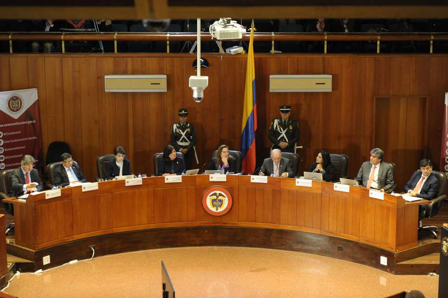 Magistrados de la Corte Constitucional junto al presidente Gustavo Petro por el caso de emergencia en La Guajira