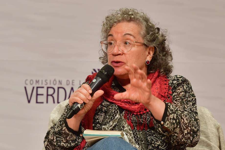 Rosa Emilia Salamanca interviene en el Dialogo Nacional de la Comisión de la Verdad.