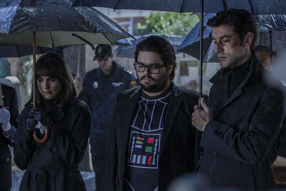 Verónica Echegui, Brays Efe y Javier Rey en una escena de "Orígenes secretos".