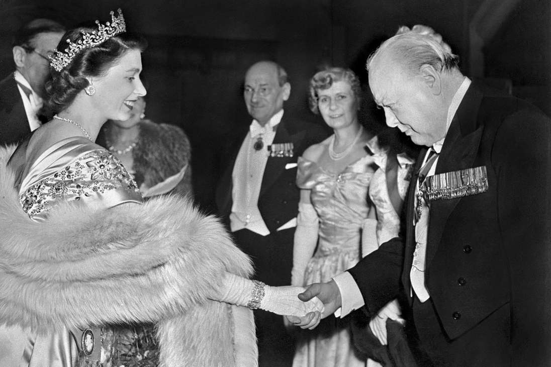 La Reina Isabel y Sir Winston Churchill (1951-1955).