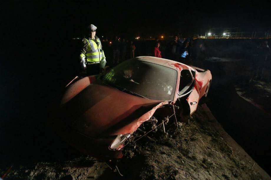 Fotografía del vehículo accidentado marca Ferrari del futbolista chileno Arturo Vidal. /EFE 
