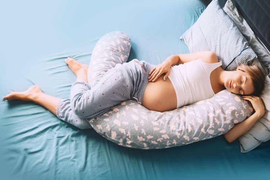 Almohadas para embarazadas, ¿por qué son necesarias y cómo escogerlas?